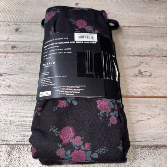 Torrid  Full Length Signature Waist Premium Leggings Sydney Floral Black 4X - Picture 11 of 14